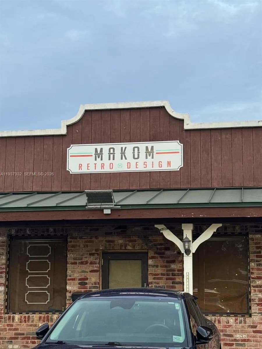 4264 SW 64th Ave, Davie FL 33314