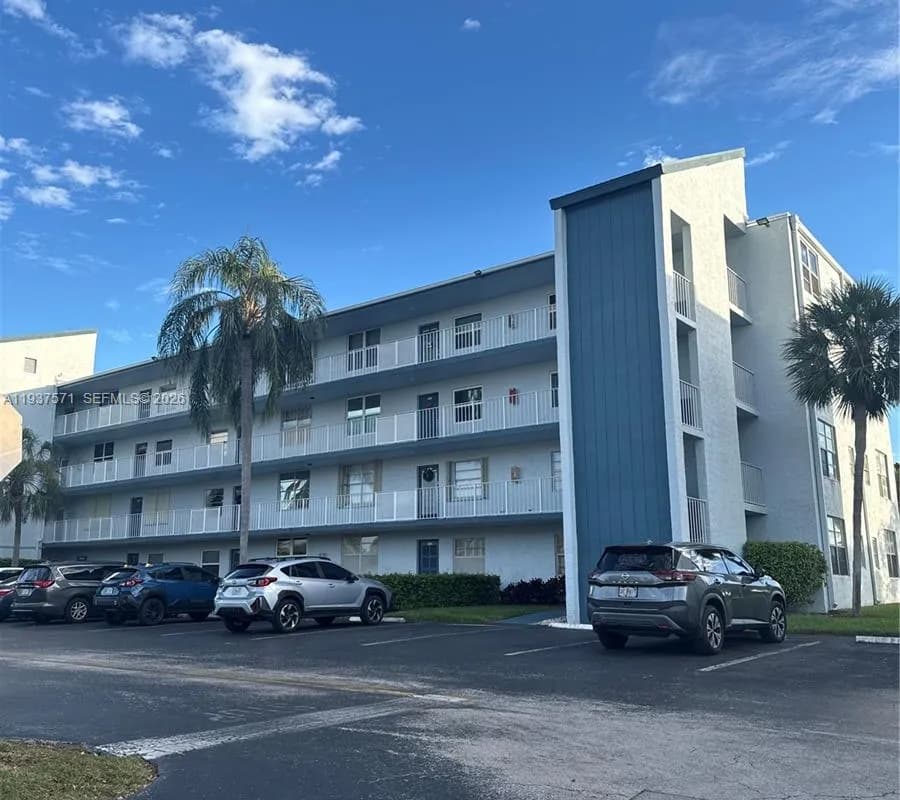 7690 NW 18th St # 408, Margate FL 33063