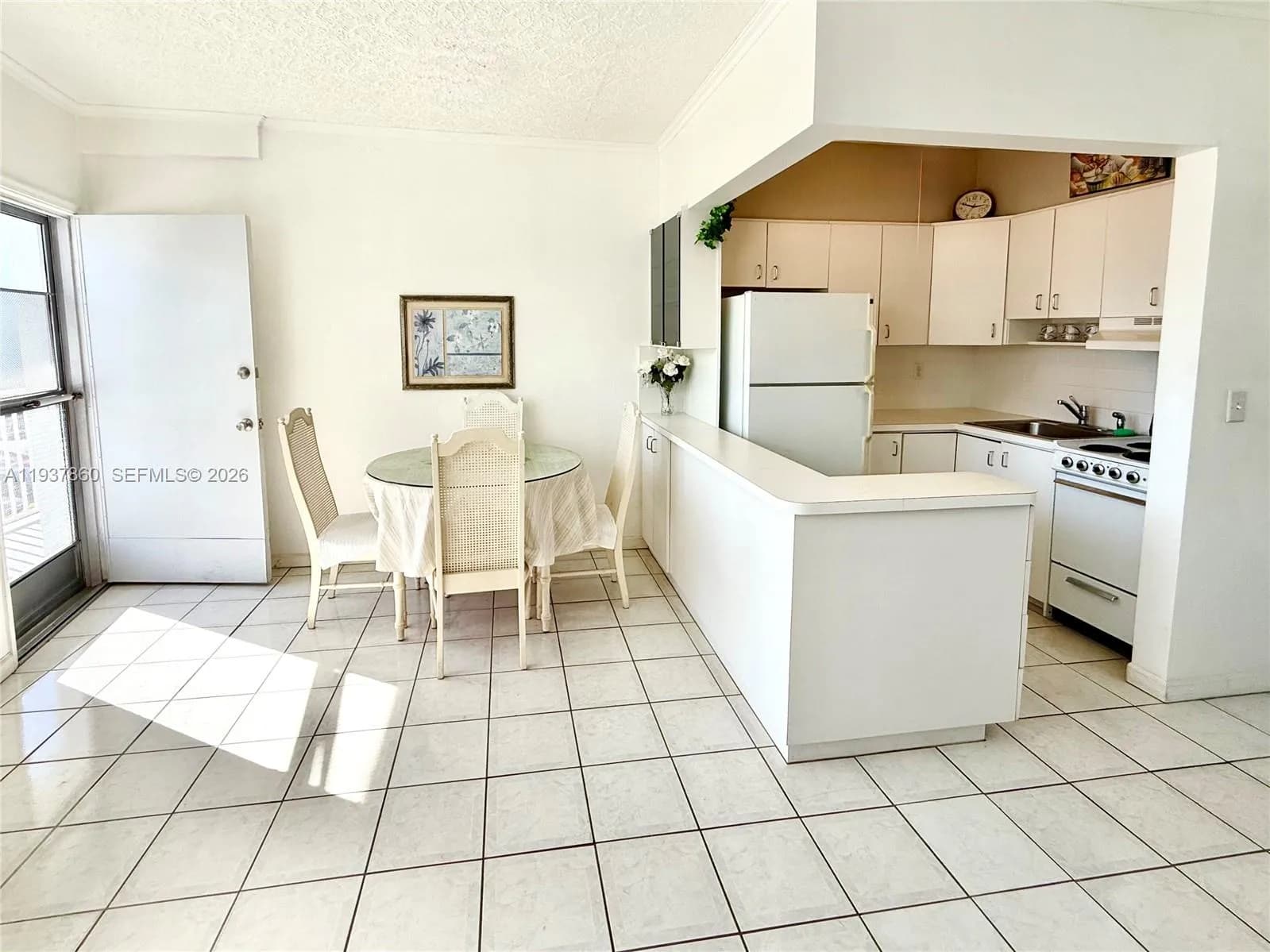 1 bedroom 1 bath for sale at 3177 S Ocean Dr # 305, Hallandale Beach FL 33009