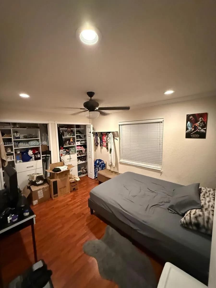 8450 NW 7th St, Pembroke Pines FL 33024