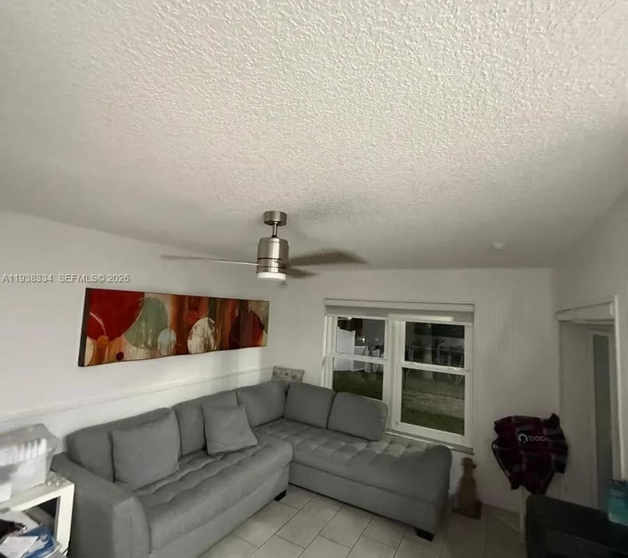 8450 NW 7th St, Pembroke Pines FL 33024