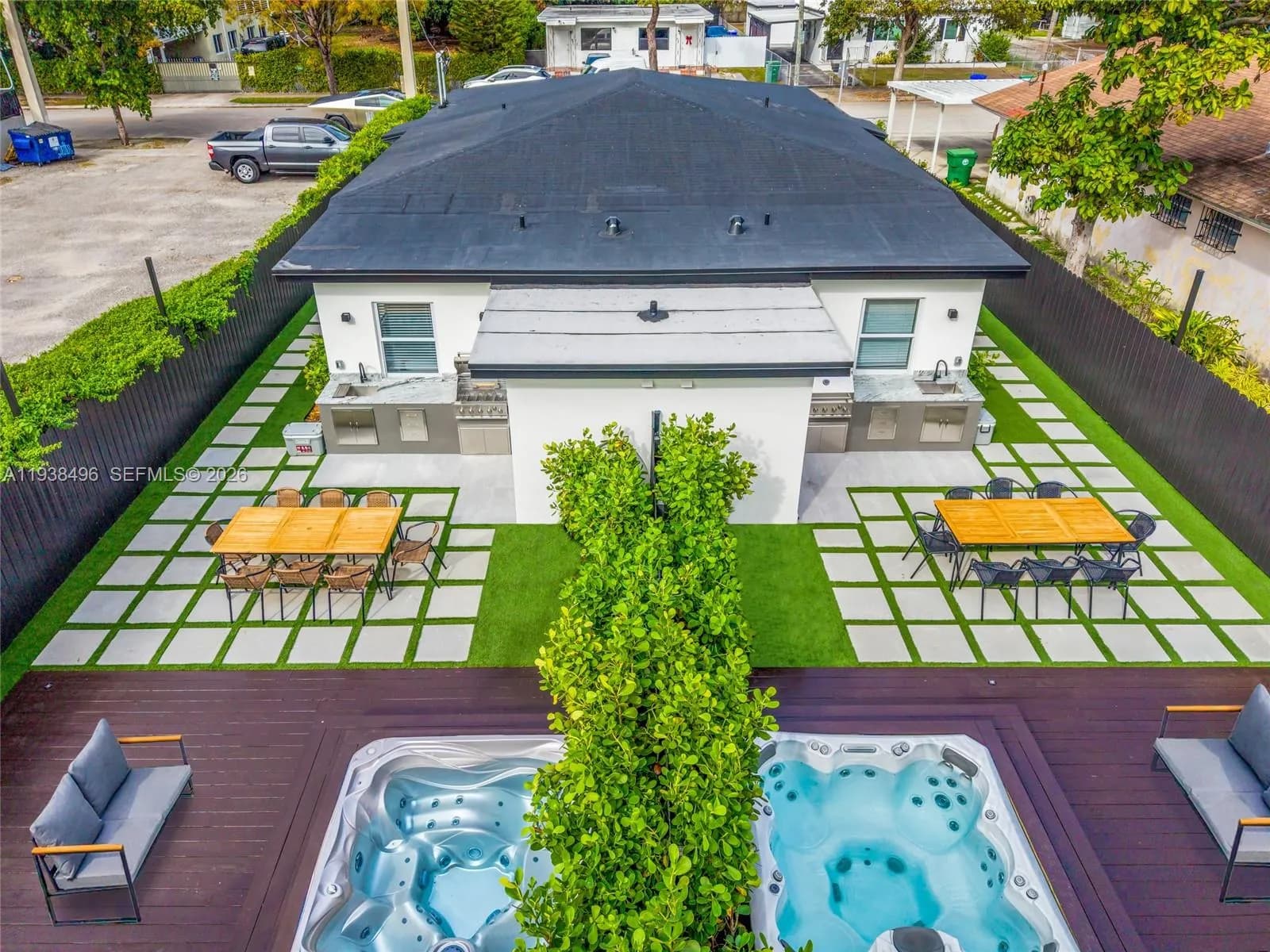 166 NW 41st St, Miami FL 33127