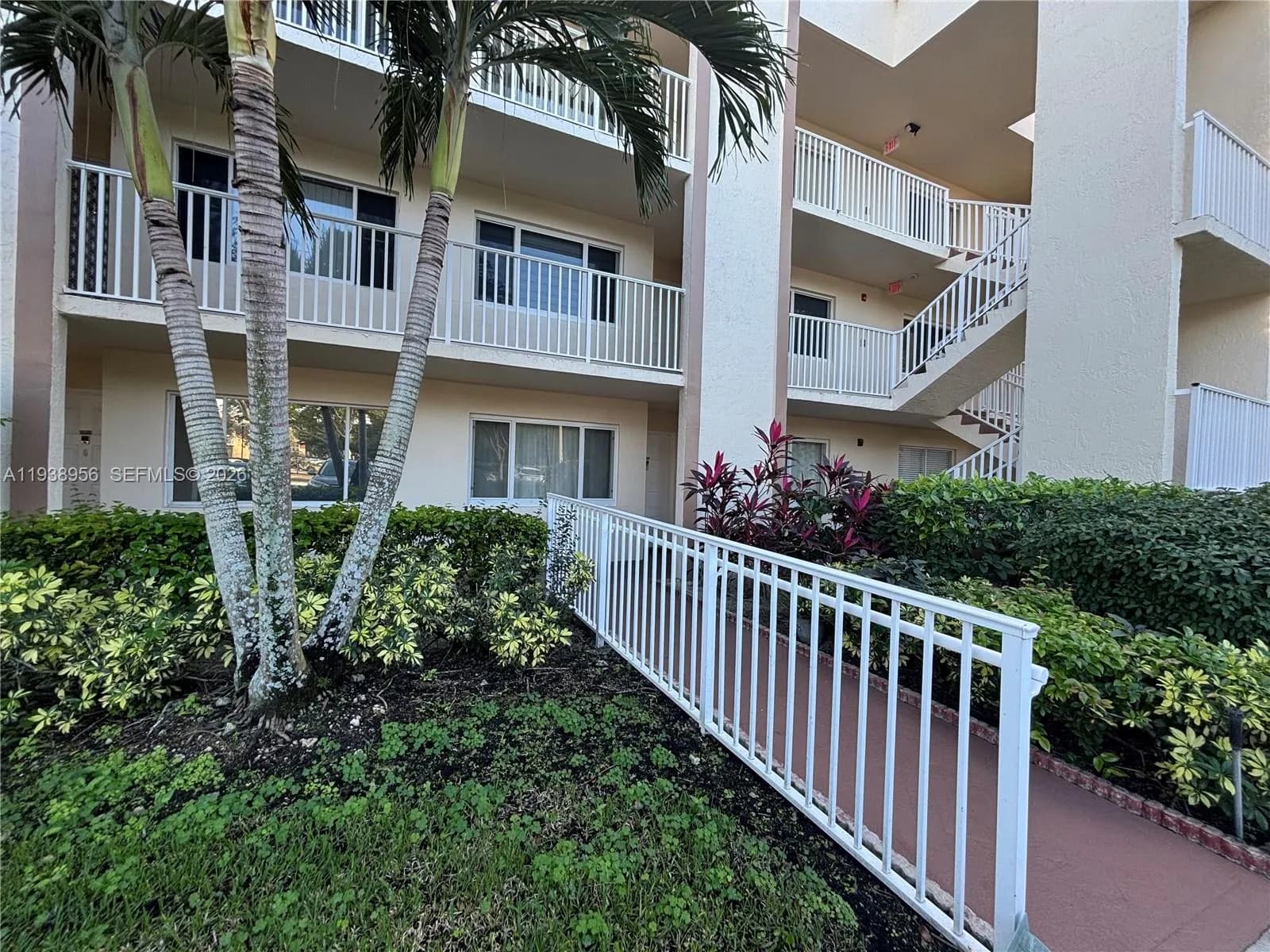 7120 S Devon Dr # 110, Tamarac FL 33321