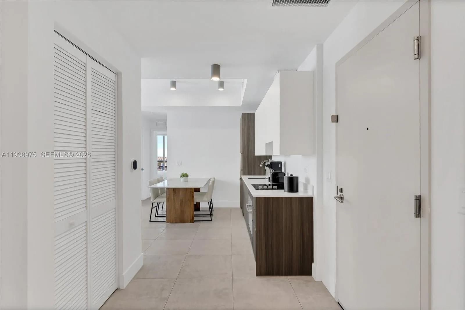 239 SW 9th St # 1603, Miami FL 33130