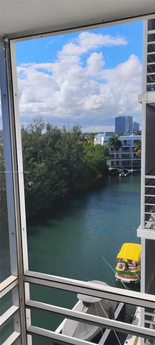 3660 NE 166th St # 607, North Miami Beach FL 33160