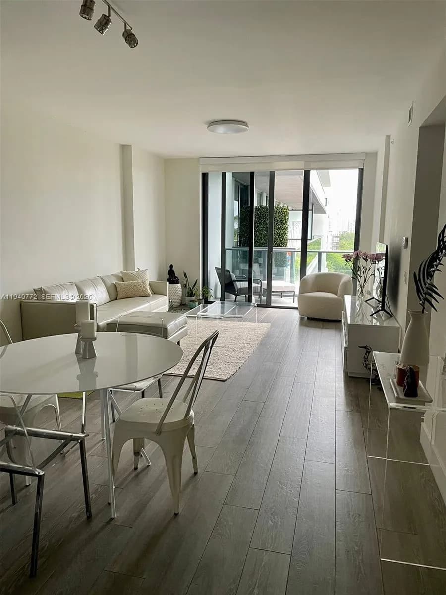 2960 NE 207th St # 714, Aventura FL 33180