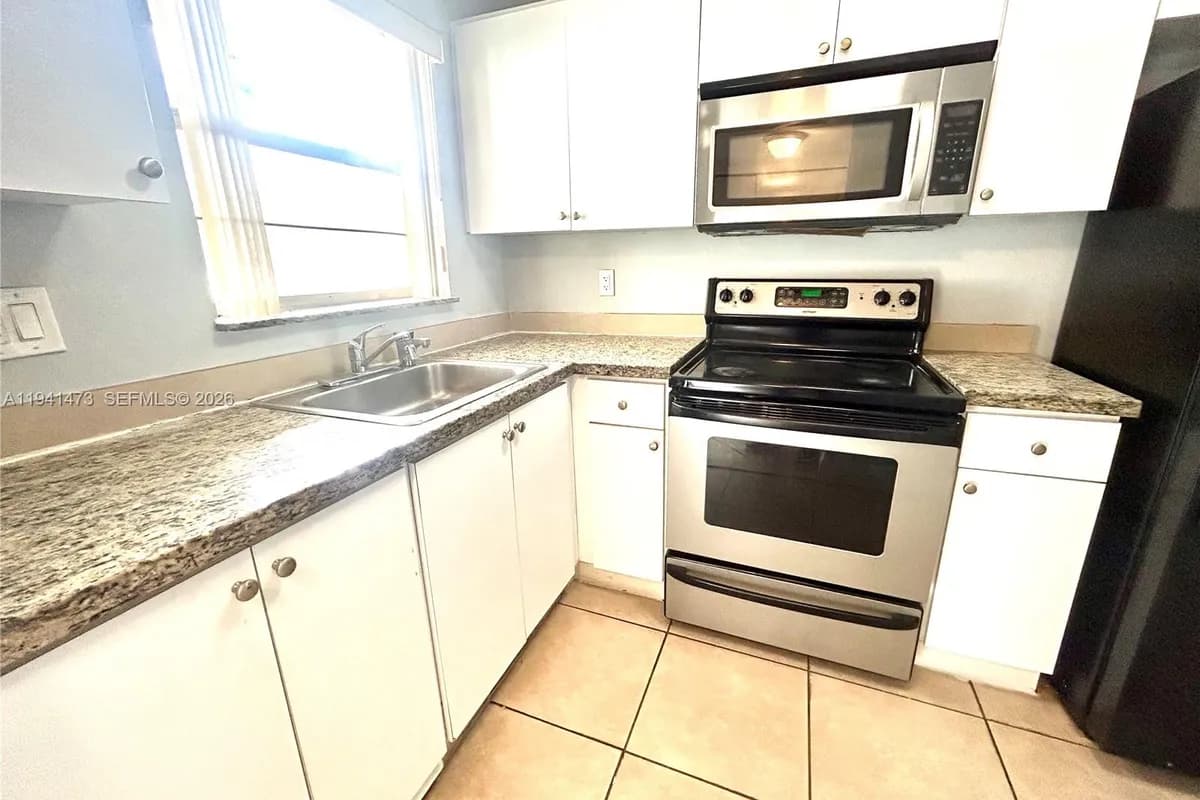 8300 Sunrise Lakes Blvd # 112, Sunrise FL 33322