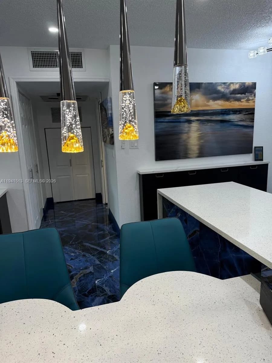 5121 W Oakland Park Blvd # 212, Lauderdale Lakes FL 33313