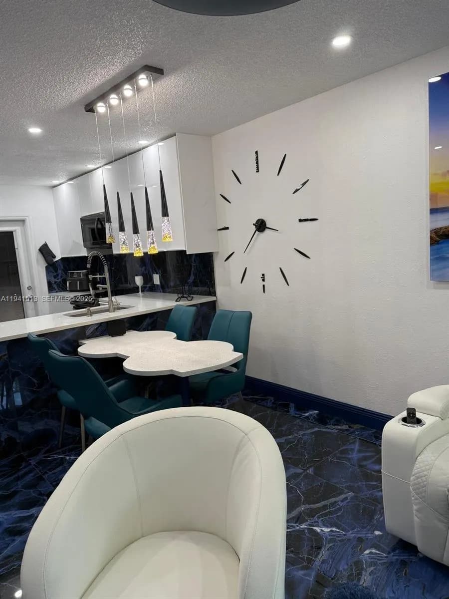 5121 W Oakland Park Blvd # 212, Lauderdale Lakes FL 33313