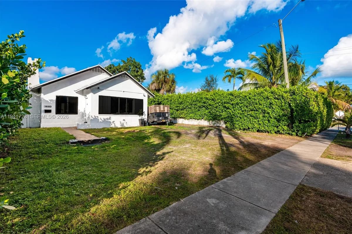 1683 NE 168th St, North Miami Beach FL 33162