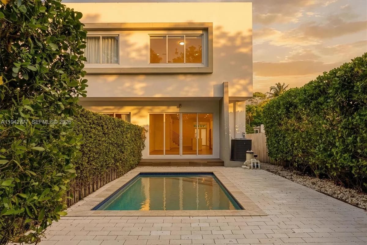 2852 SW 32nd Ct # 2852, Miami FL 33133