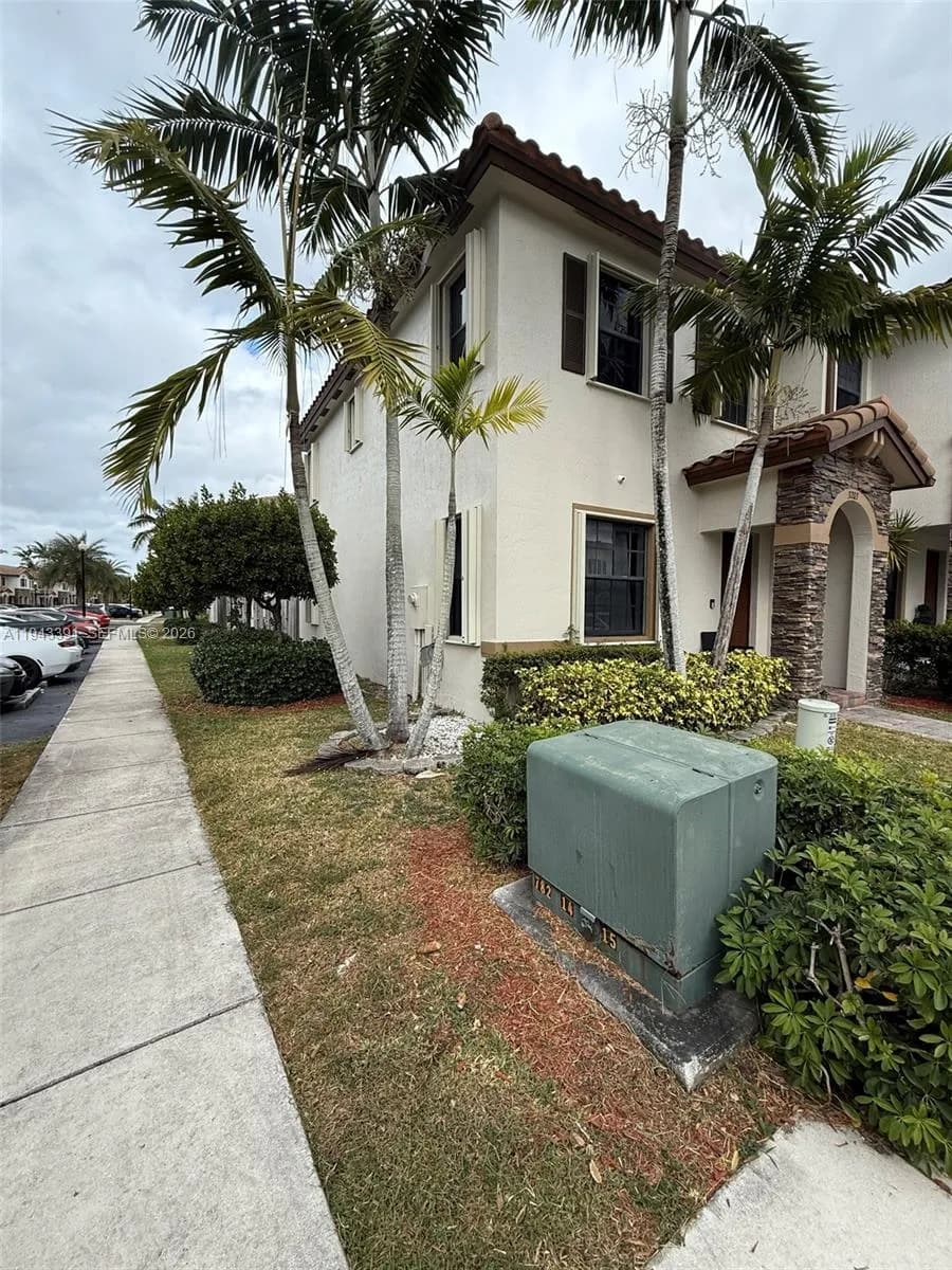 3203 SE 7th St, Homestead FL 33033