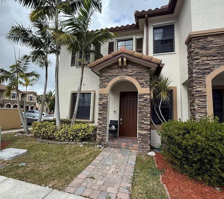 3203 SE 7th St, Homestead FL 33033