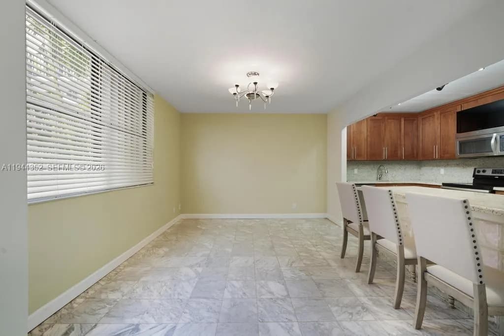 3350 NE 192nd St # B, Aventura FL 33180