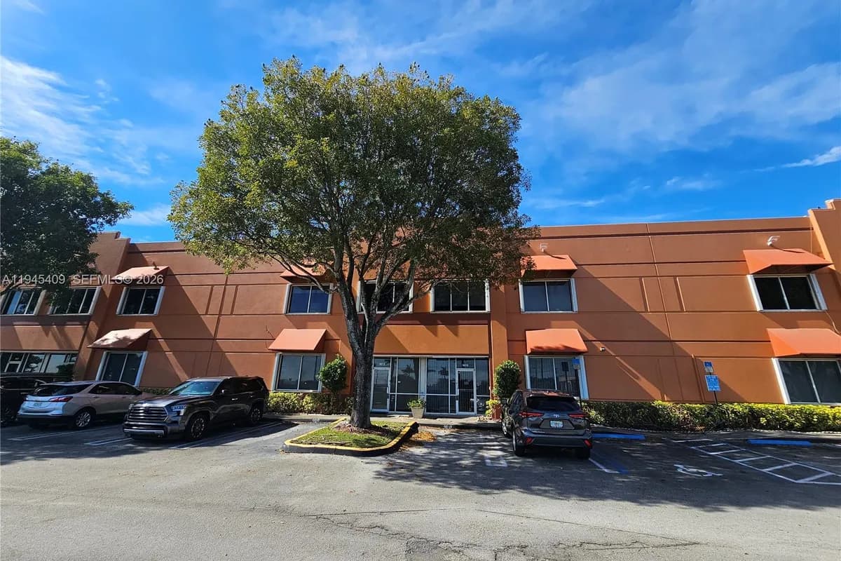 9613 NW 33rd St, Doral FL 33172