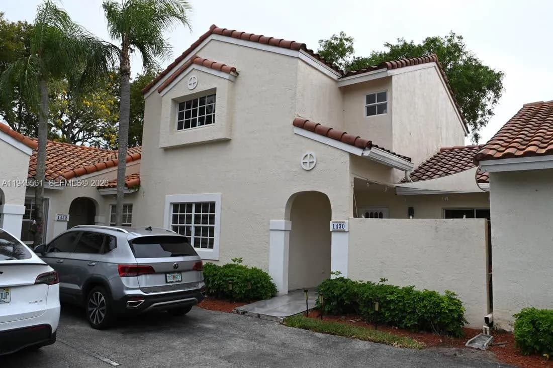 1430 Cottonwood Cir, Weston FL 33326