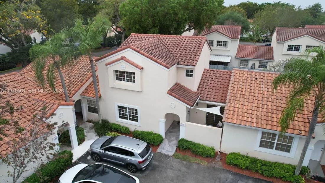 1430 Cottonwood Cir, Weston FL 33326