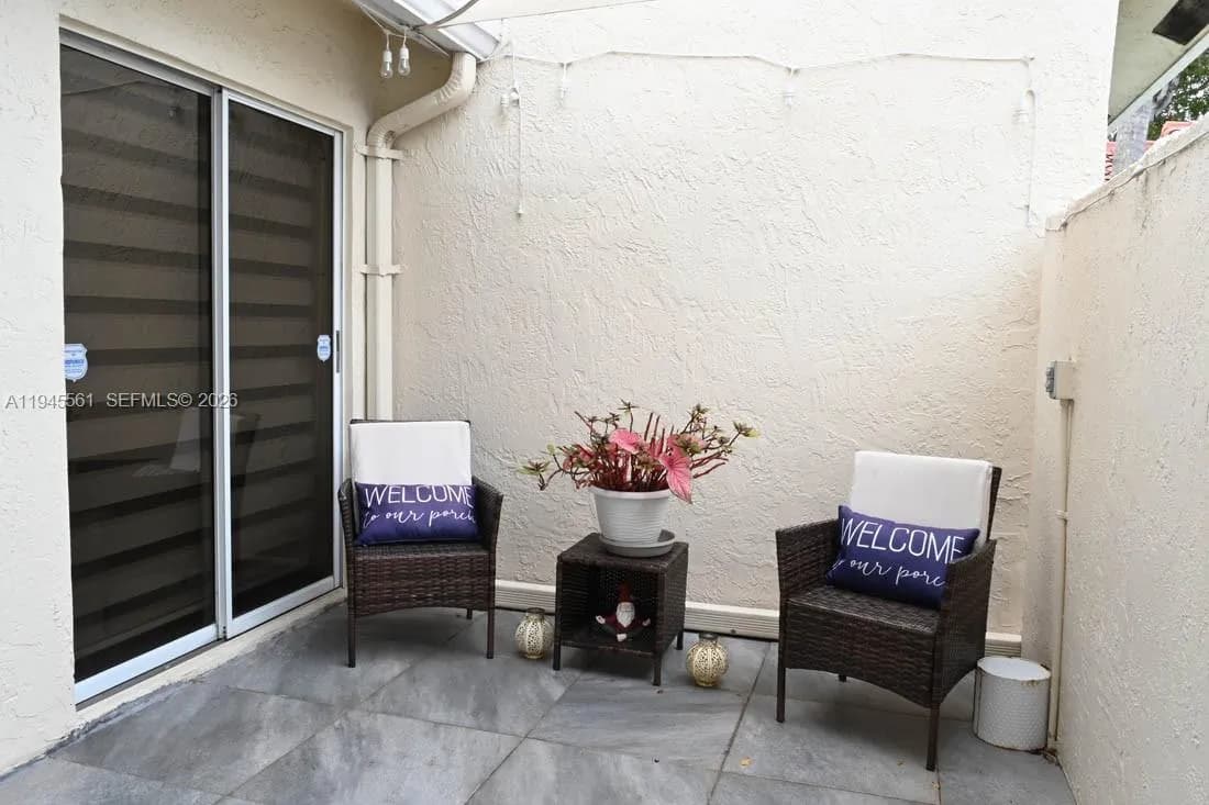 1430 Cottonwood Cir, Weston FL 33326