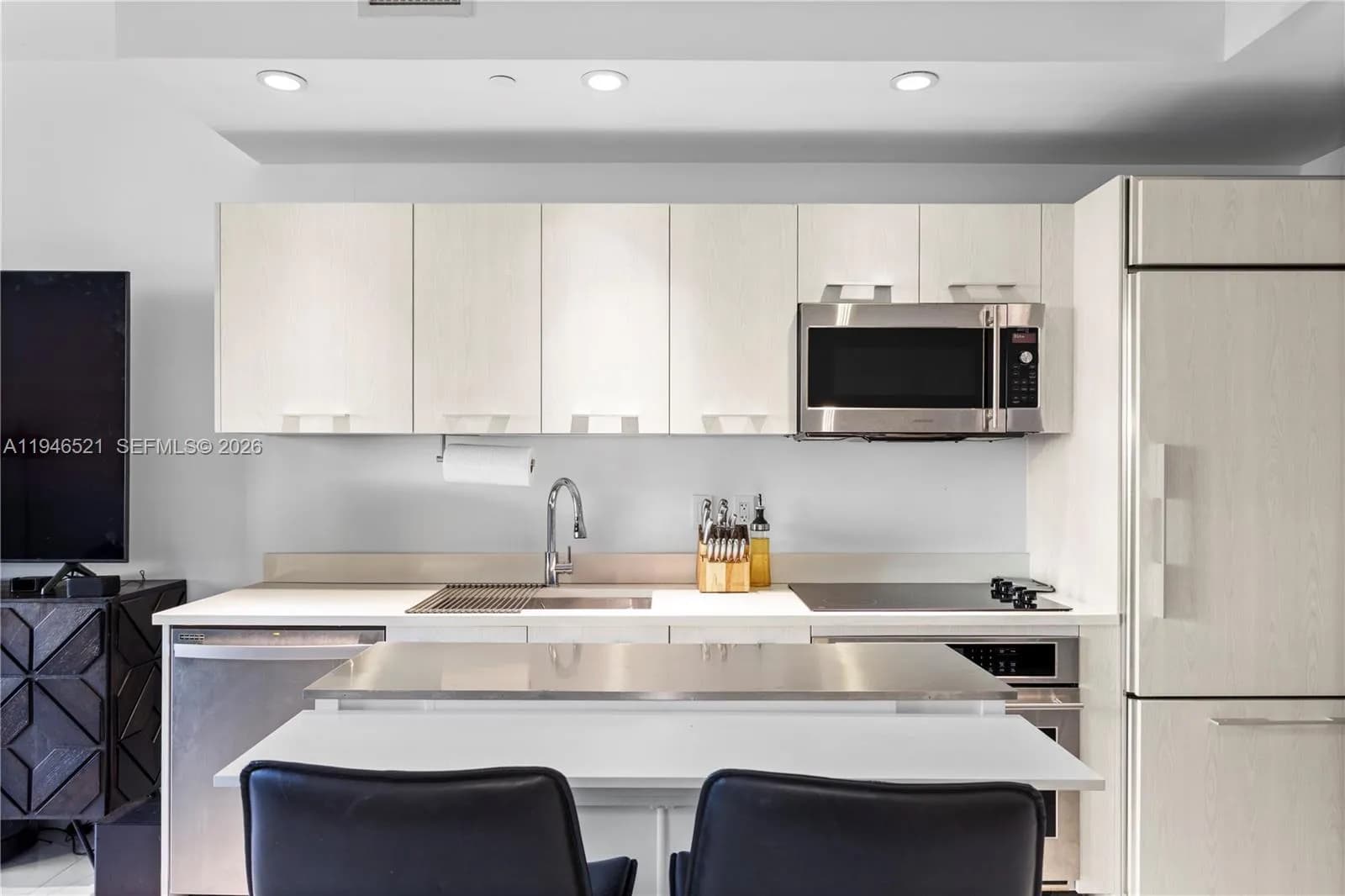 45 SW 9th St # 1209, Miami FL 33130