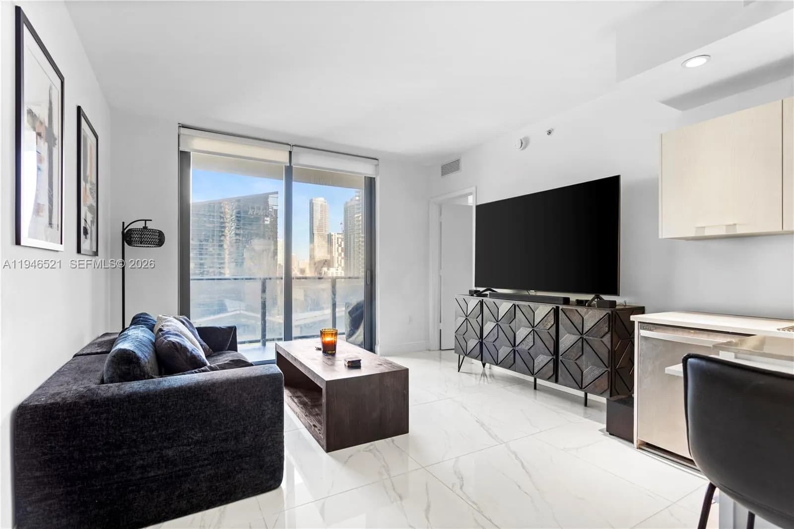 45 SW 9th St # 1209, Miami FL 33130