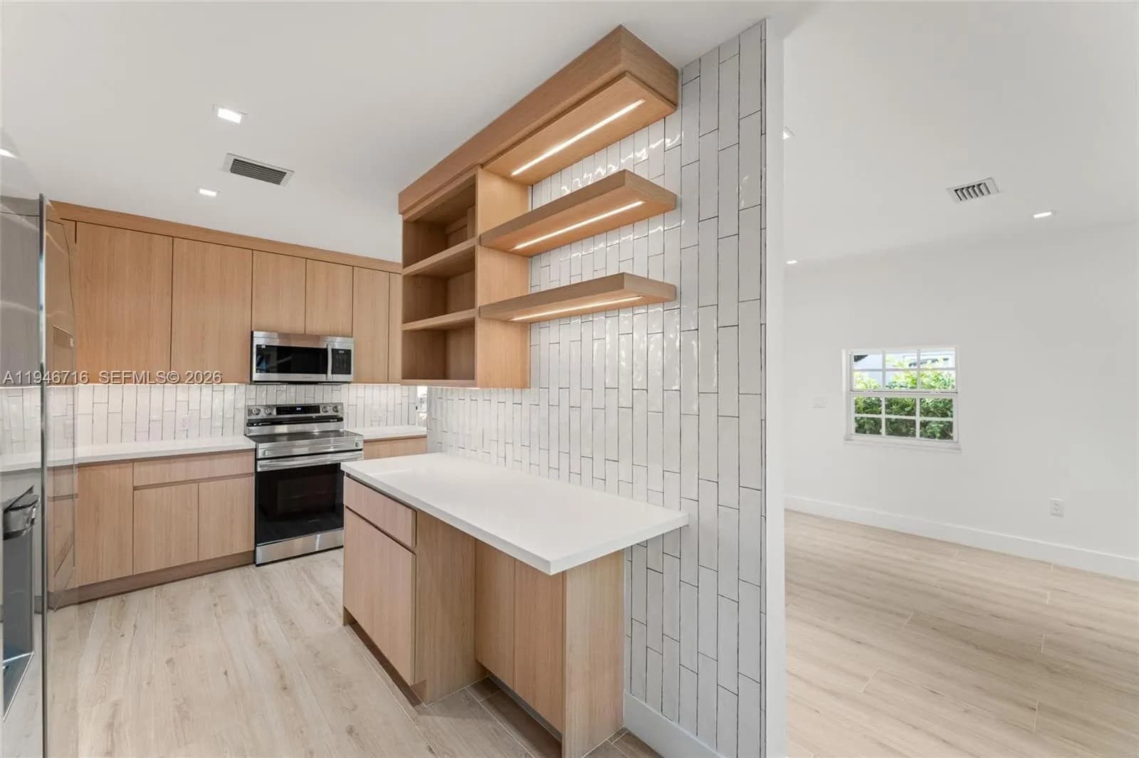 1880 NE 180th St, North Miami Beach FL 33162