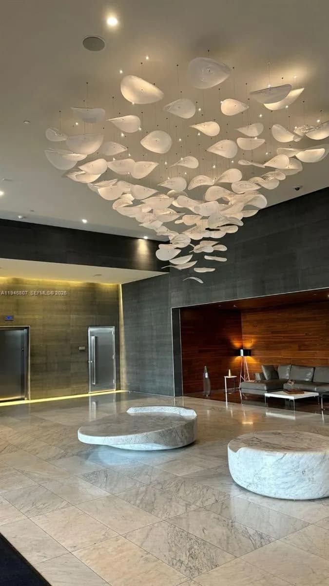 68 SE 6 # 2504, Miami FL 33131