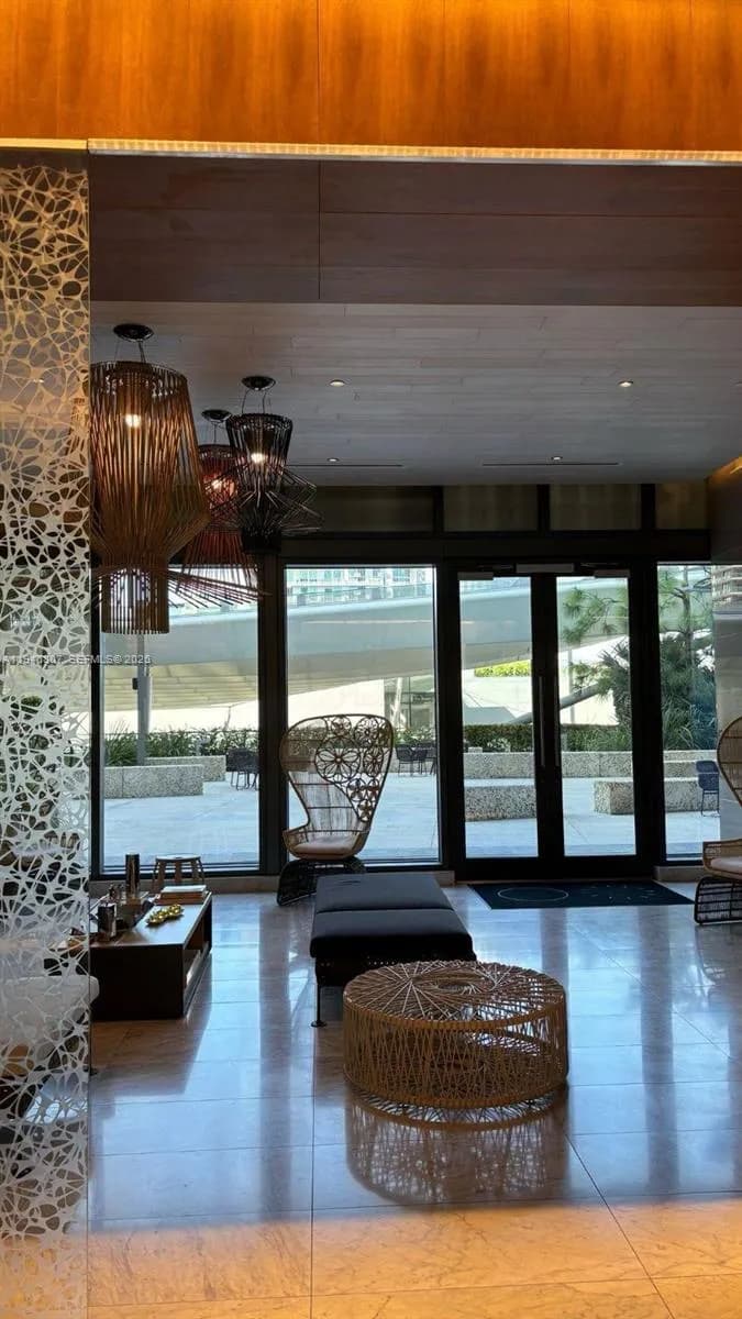 68 SE 6 # 2504, Miami FL 33131