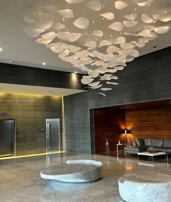 68 SE 6 # 2504, Miami FL 33131