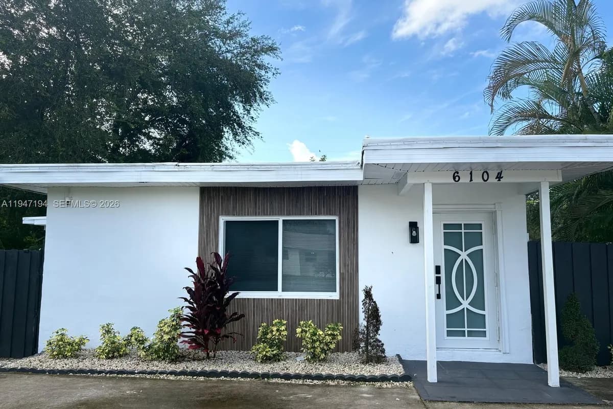 6104 SW 33rd St, Miramar FL 33023