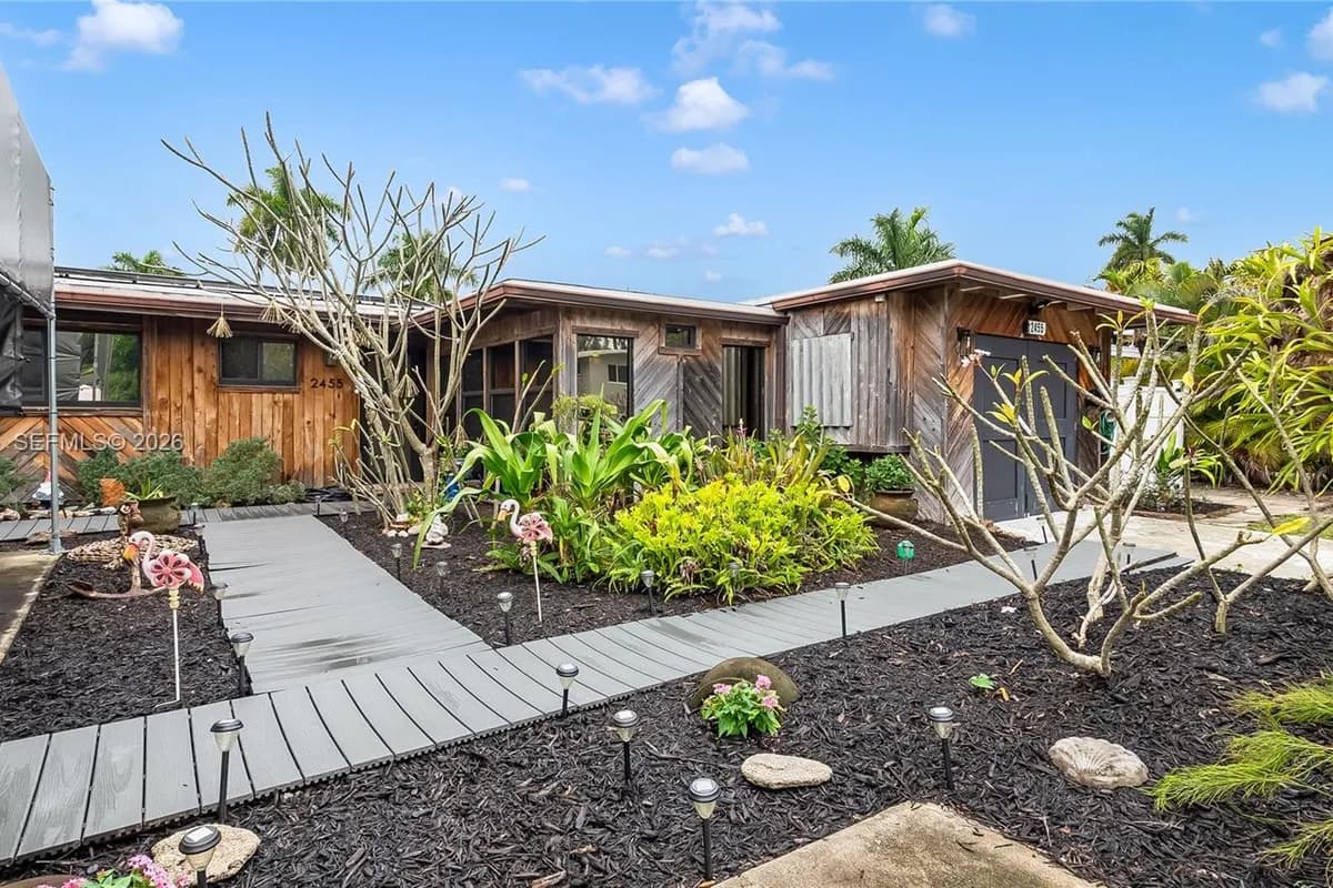 2455 Flamingo Ln, Fort Lauderdale FL 33312