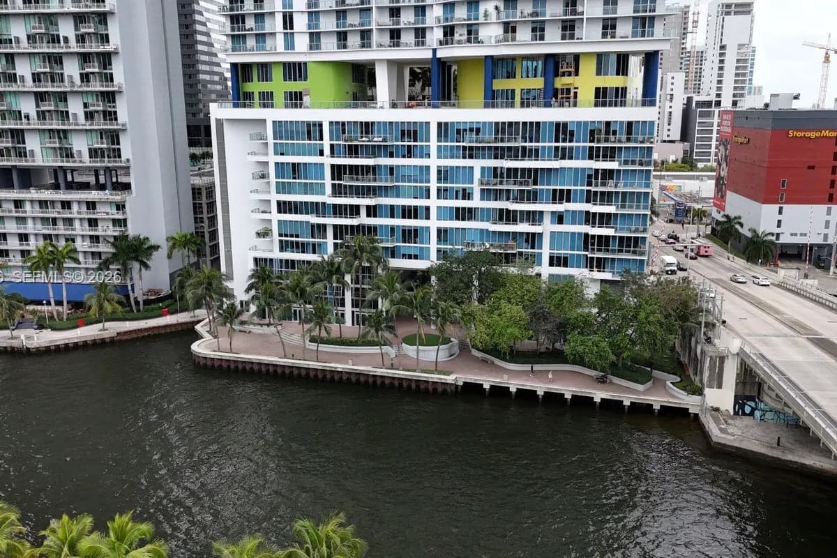 175 SW 7th St, Miami FL 33130