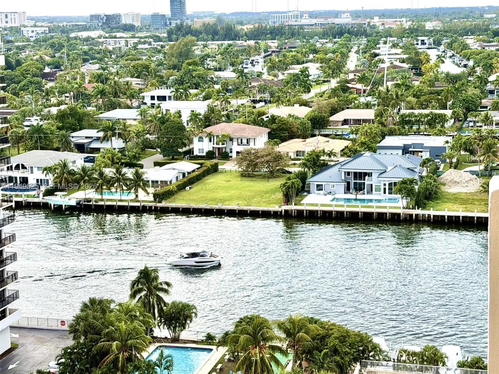 1 bedroom 1 bath for sale at 1985 S Ocean Dr # 16C, Hallandale Beach FL 33009