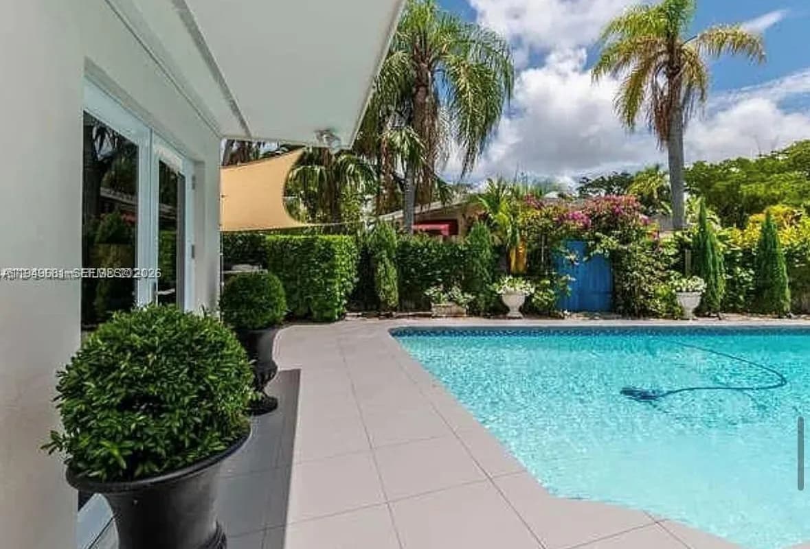 2075 S Hibiscus Dr, North Miami FL 33181