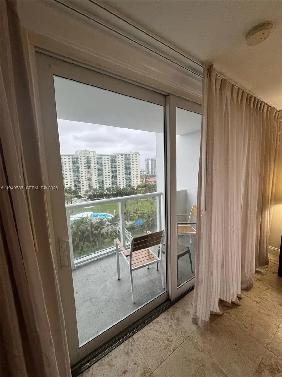 1 bath for sale at 19201 Collins Ave # 831, Sunny Isles Beach FL 33160