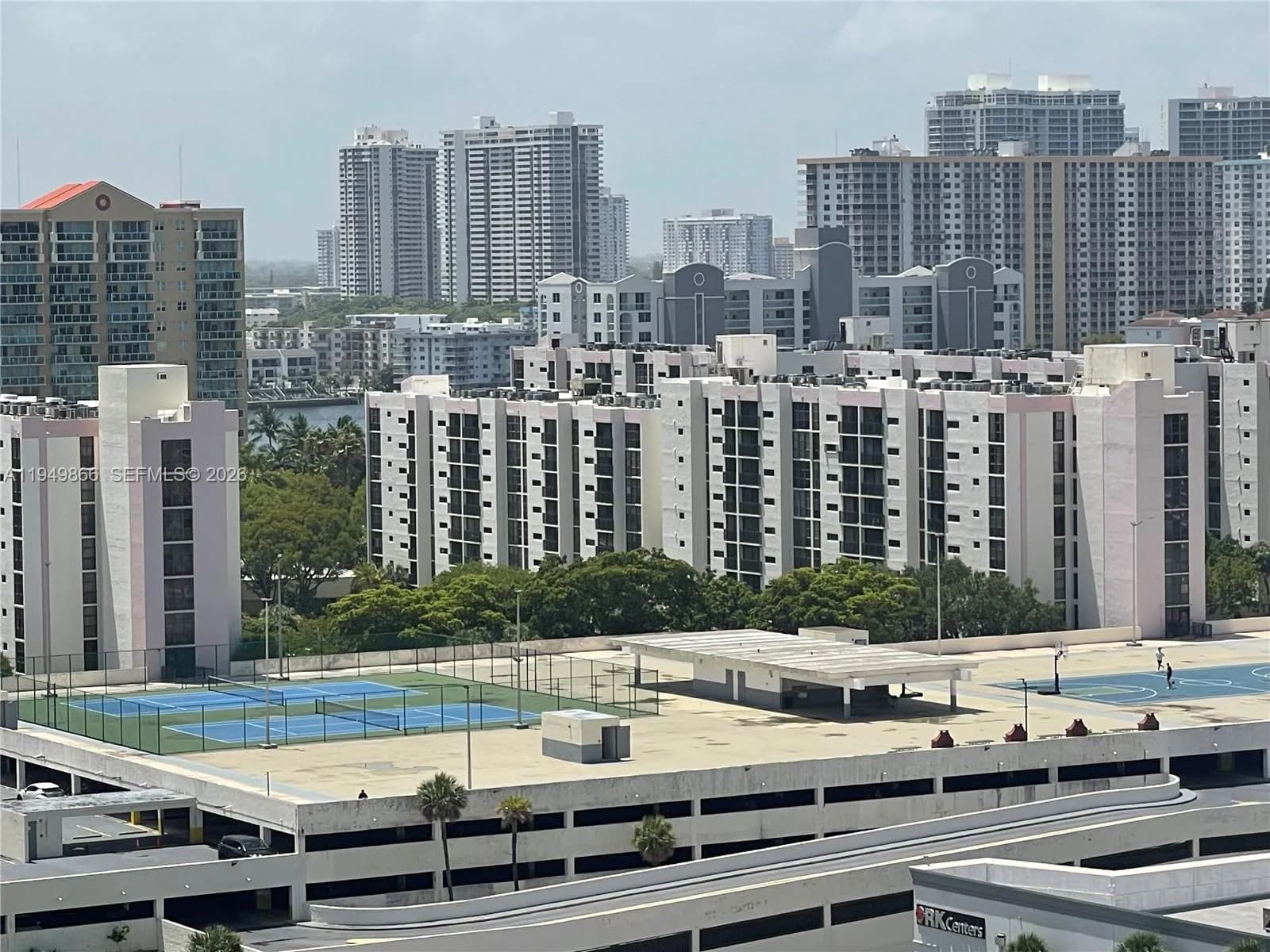 1 bedroom 1 bath for sale at 16919 Bay Rd # 414, Sunny Isles Beach FL 33160