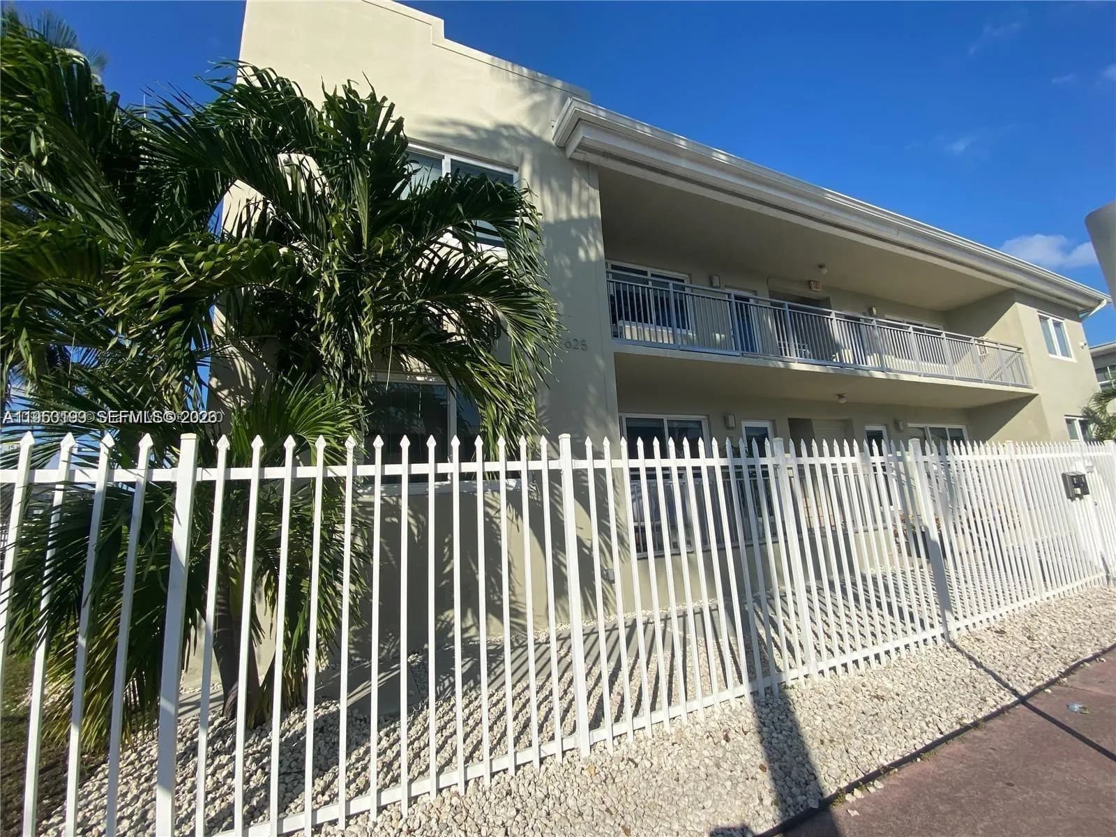 625 77th St, Miami Beach FL 33141