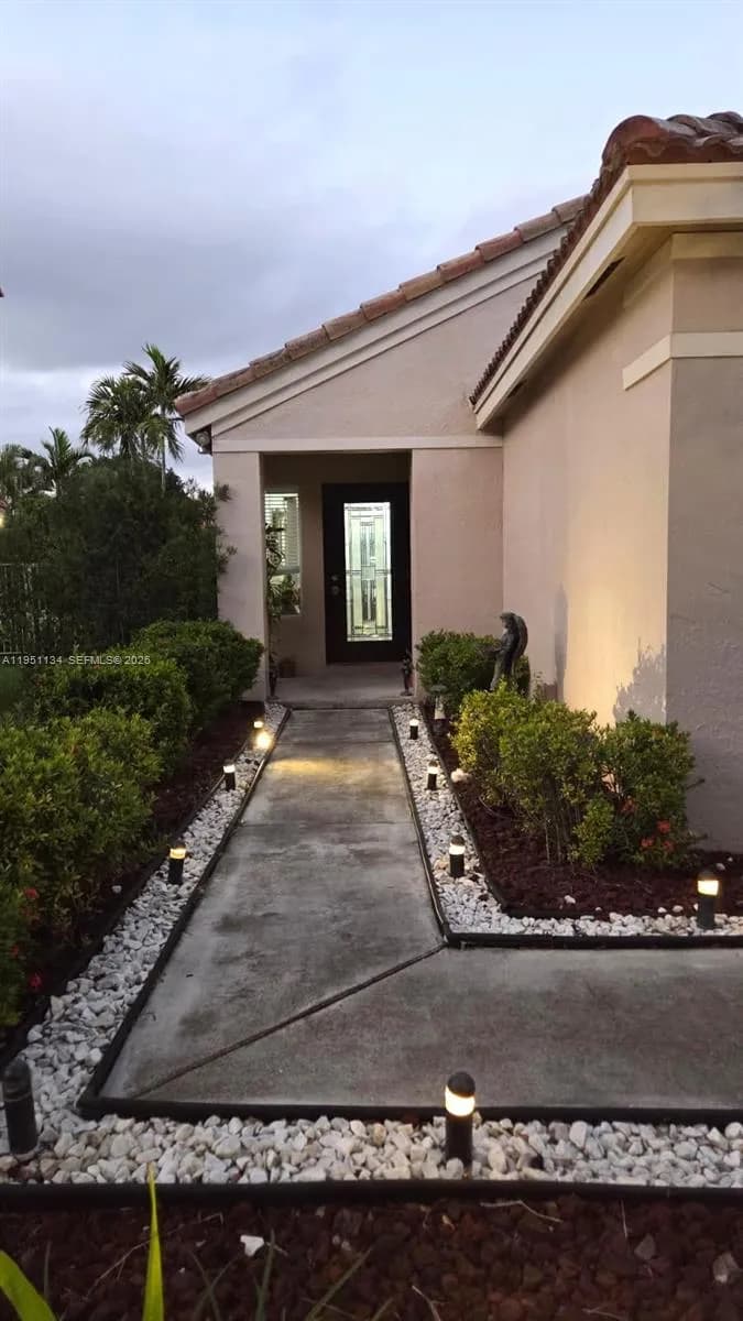 1308 Alexander Bnd, Weston FL 33327