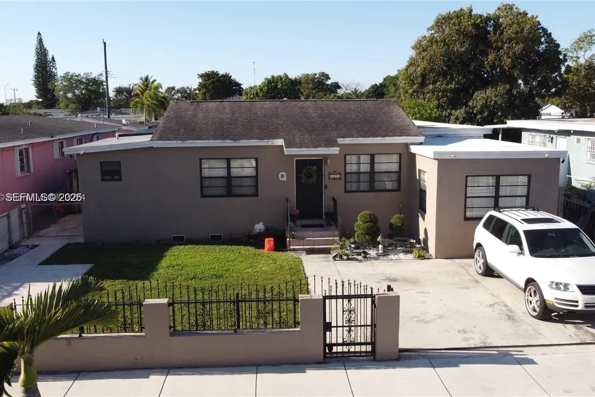 848 E 24th St, Hialeah FL 33013