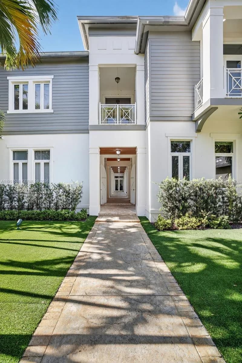 101 Holly Ln, Plantation FL 33317