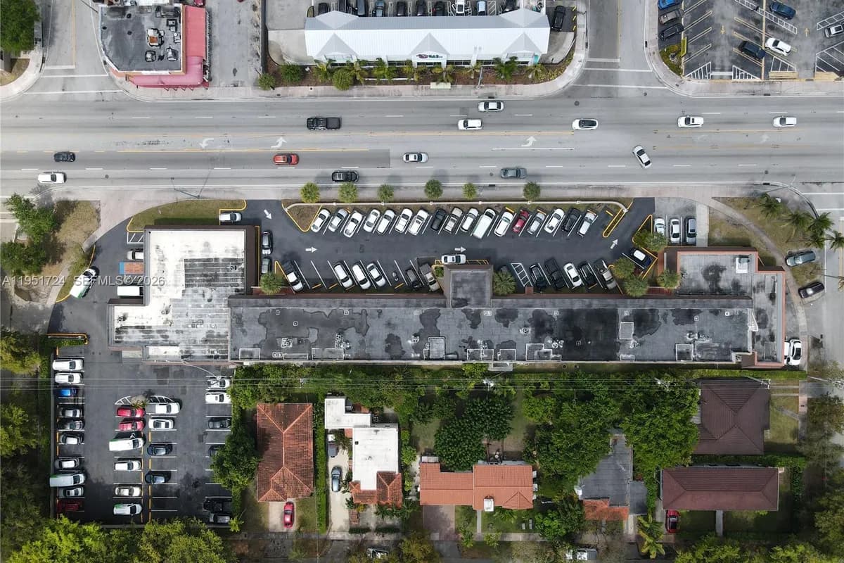 5200 SW 8th St # 117, Coral Gables FL 33134