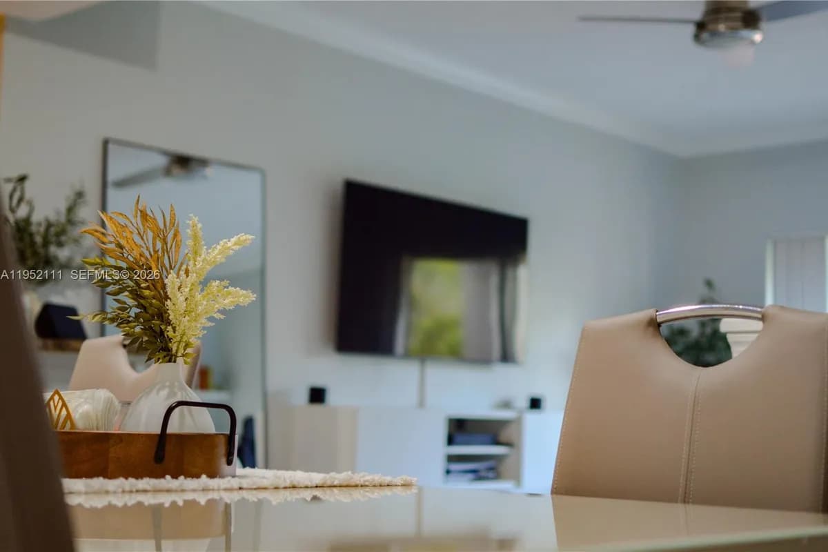 5840 W Sample Rd # 305, Coral Springs FL 33067