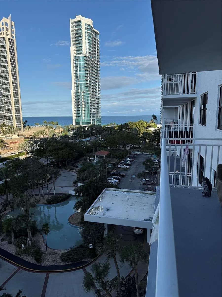 2 bedroom 2 bath for sale at 210 174th St # 911, Sunny Isles Beach FL 33160