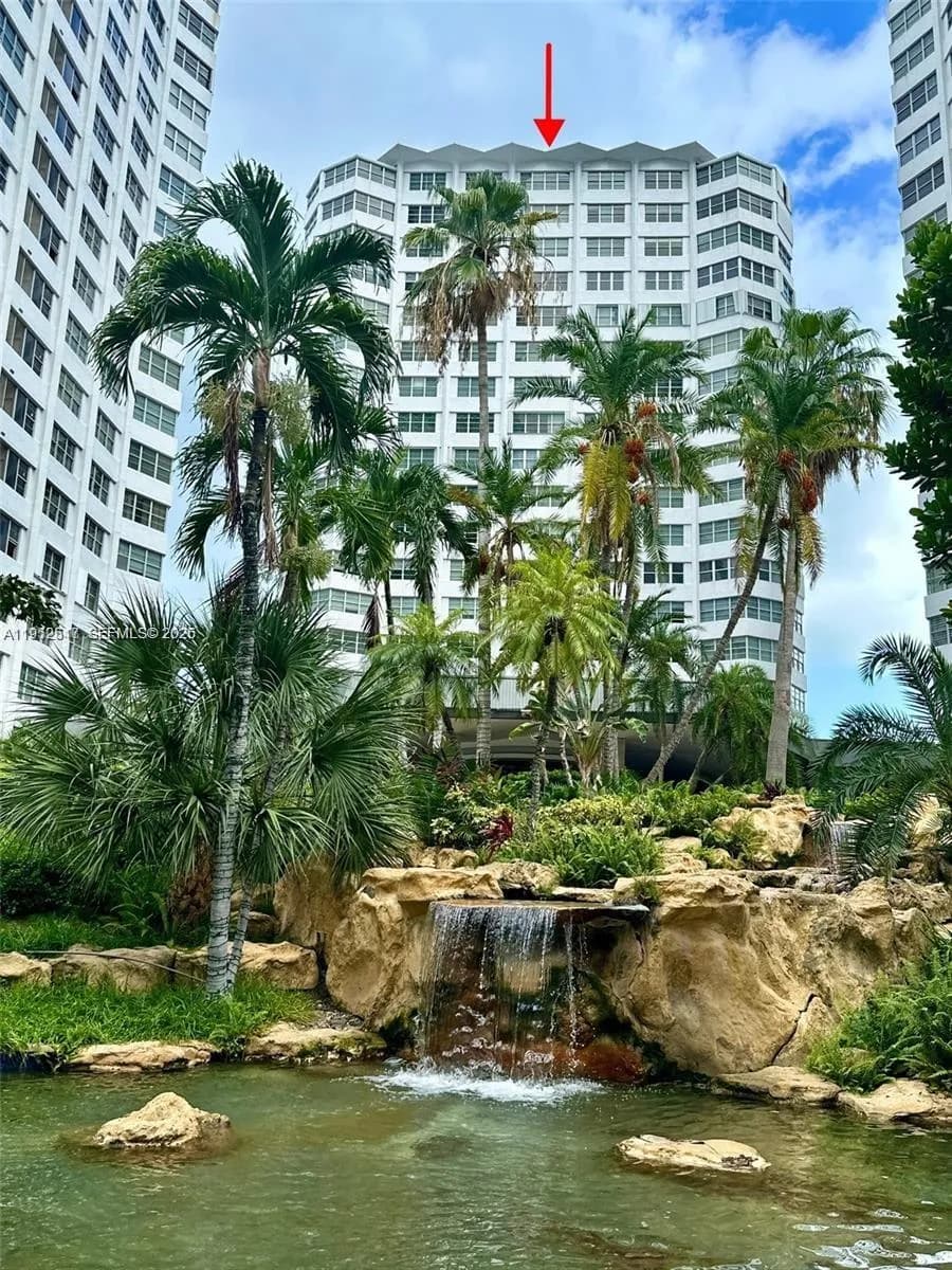 905 Brickell Bay Dr # 931, Miami FL 33131