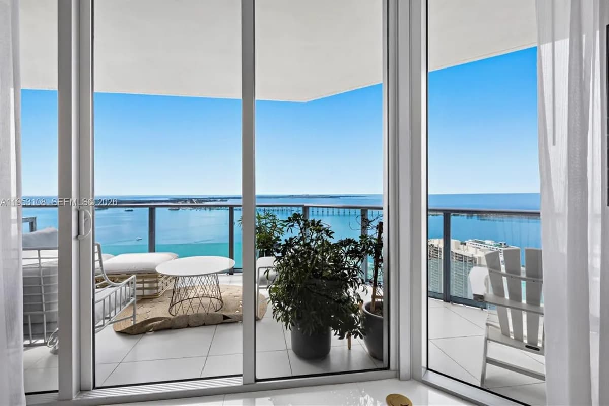 1300 Brickell Bay Dr # 3302, Miami FL 33131