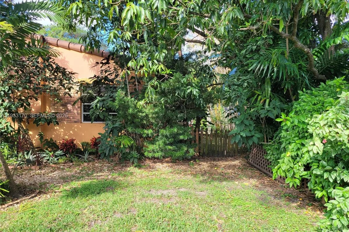 1611 Fletcher St, Hollywood FL 33020