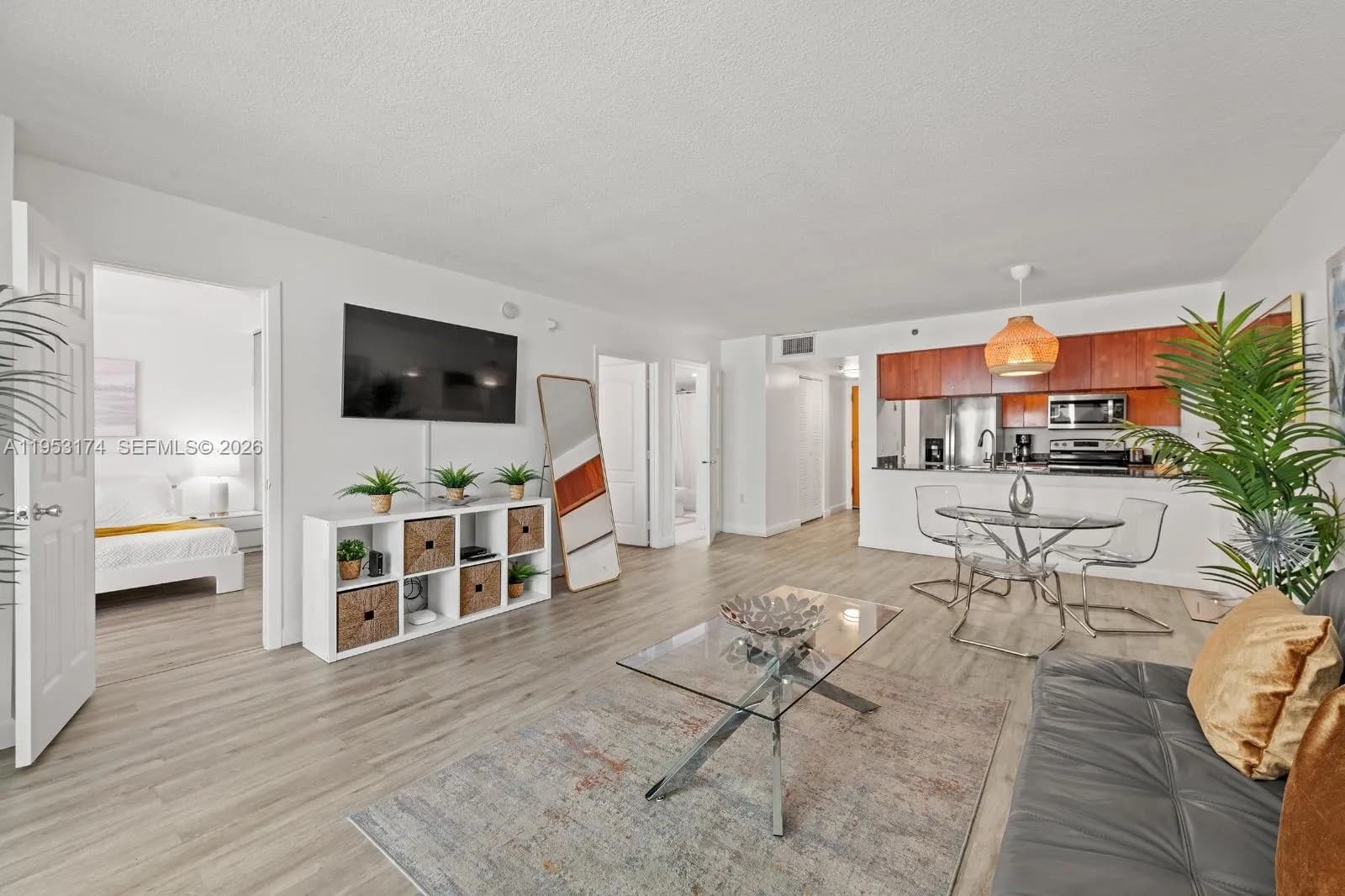 1200 Brickell Bay Dr # 2414, Miami FL 33131