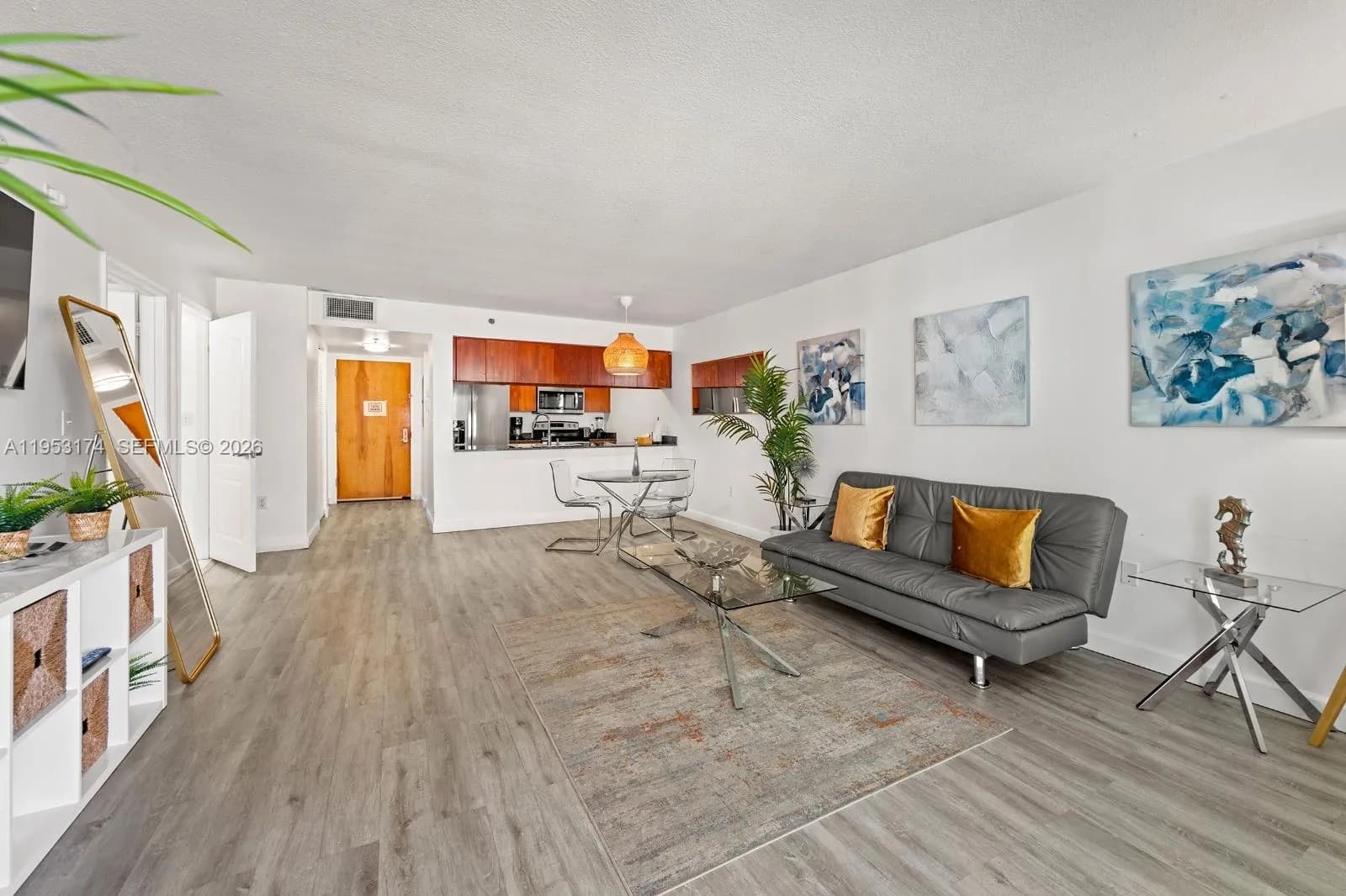 1200 Brickell Bay Dr # 2414, Miami FL 33131