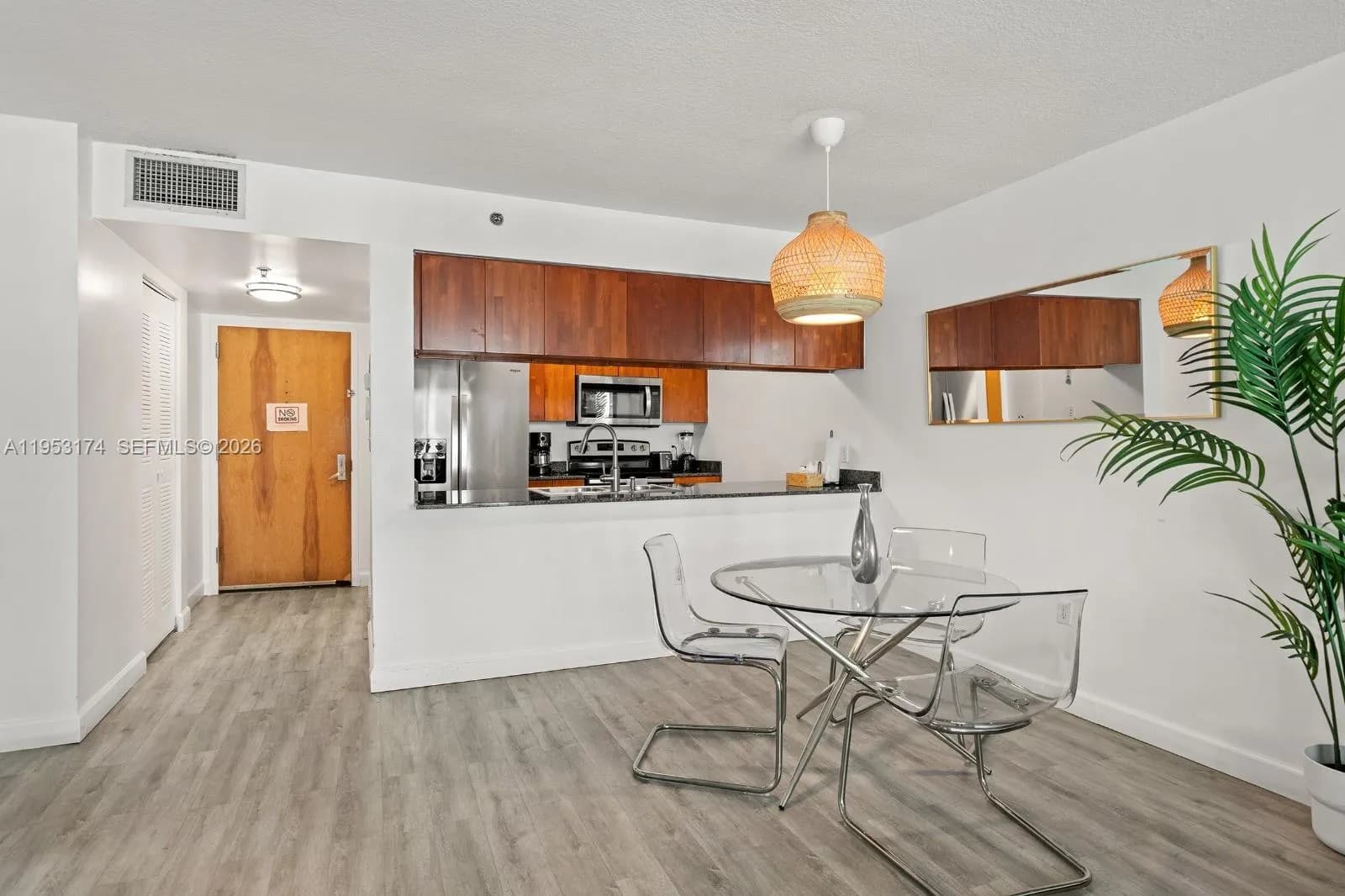 1200 Brickell Bay Dr # 2414, Miami FL 33131