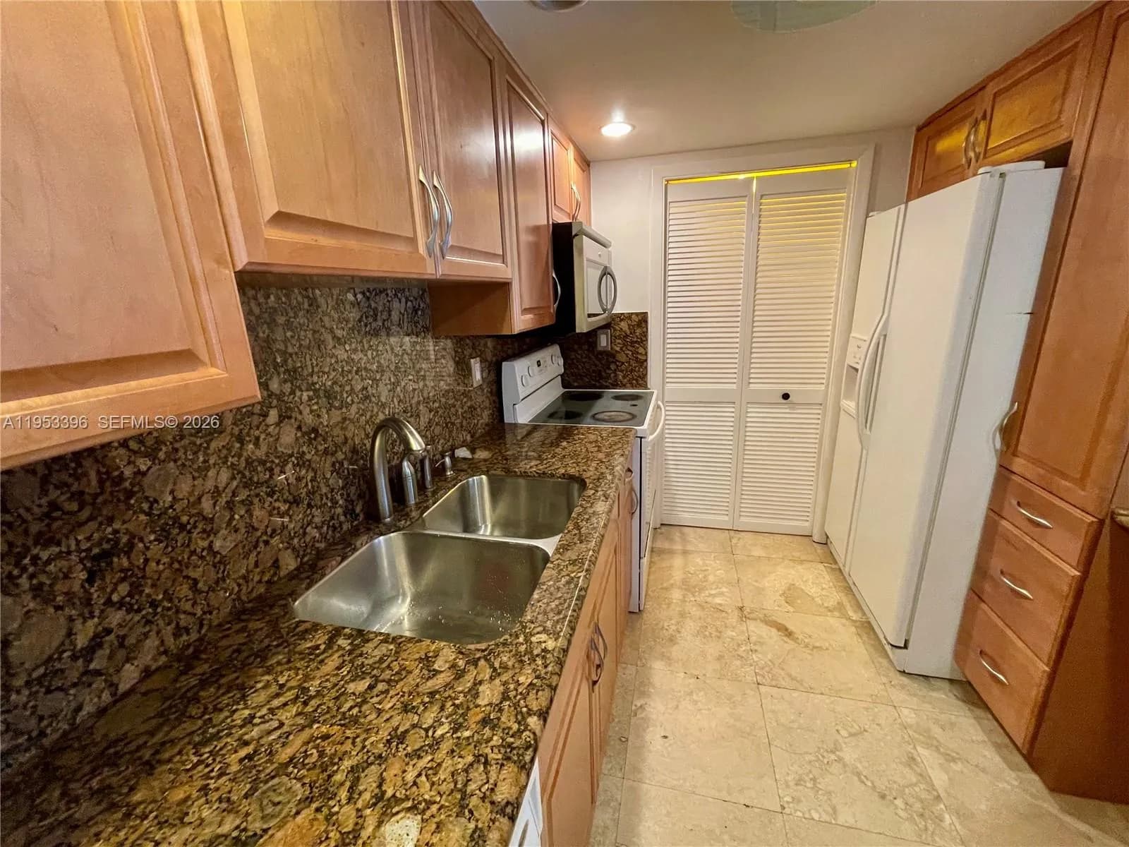 240 Lakeview Dr # 308, Weston FL 33326