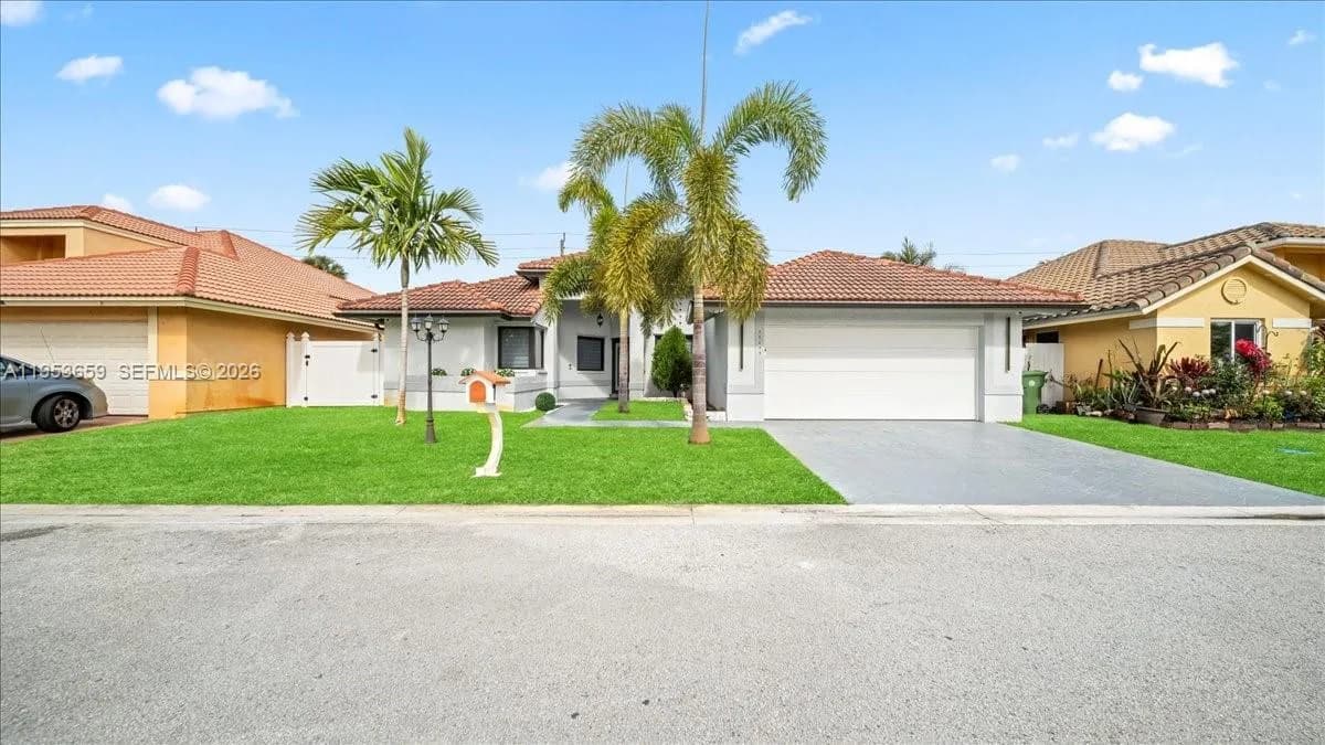11611 SW 9th Ct, Pembroke Pines FL 33025